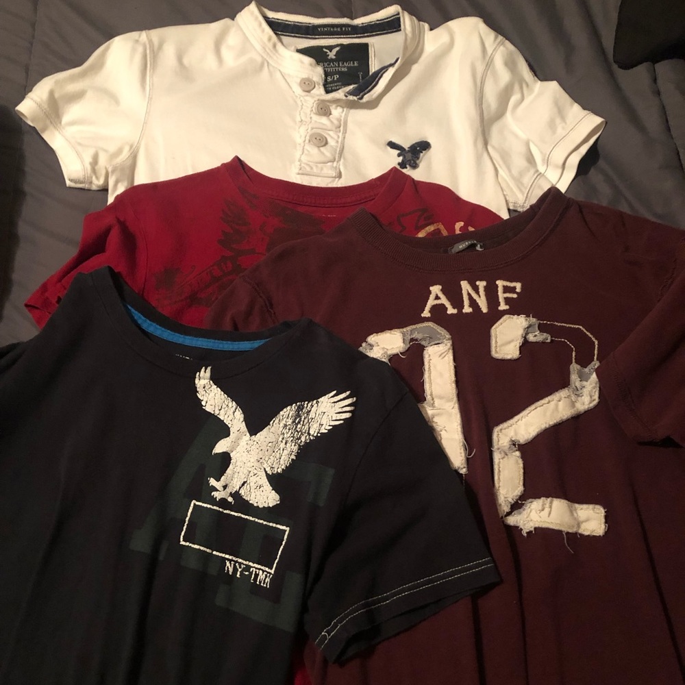 4 American Eagle shirt sleeve tshirts